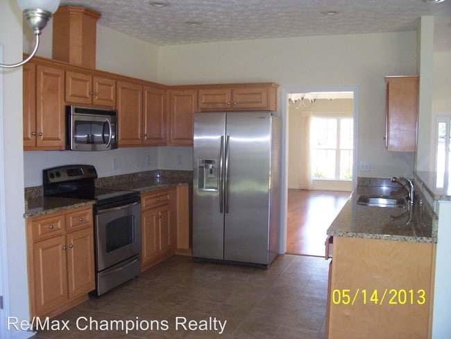 Building Photo - 9000 Sante Fe Ct