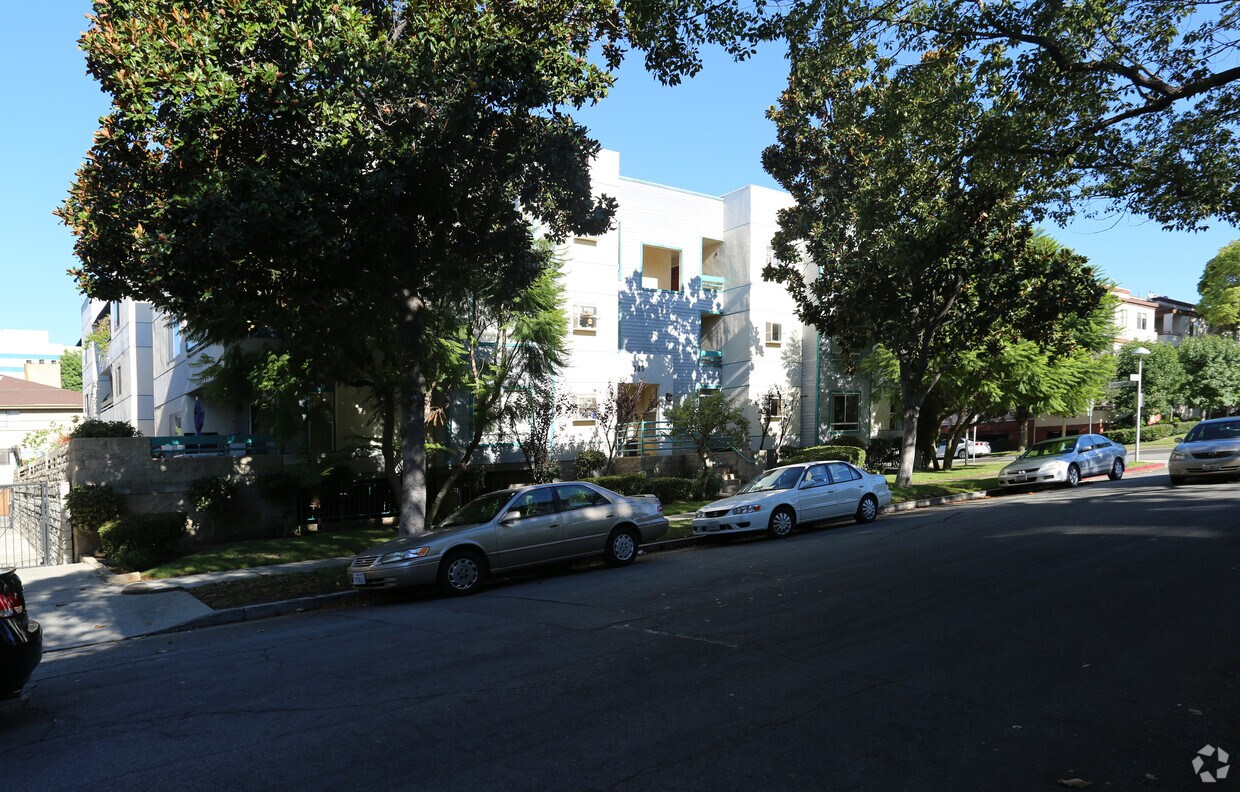 Foto principal - 345 N Kenwood St