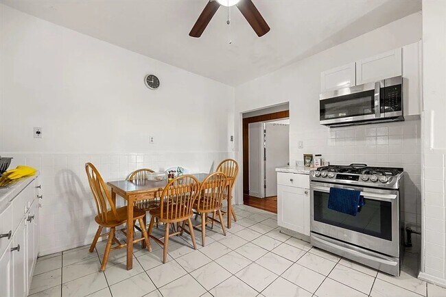 Foto del edificio - 802 Winthrop Ave