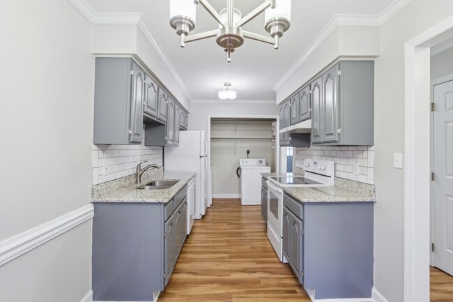 Foto del edificio - 4523 Hamptonshire Dr
