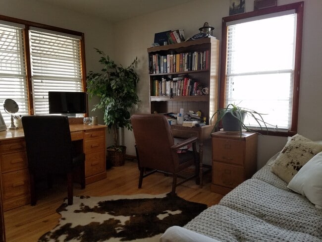 Building Photo - 121 Grove Ave