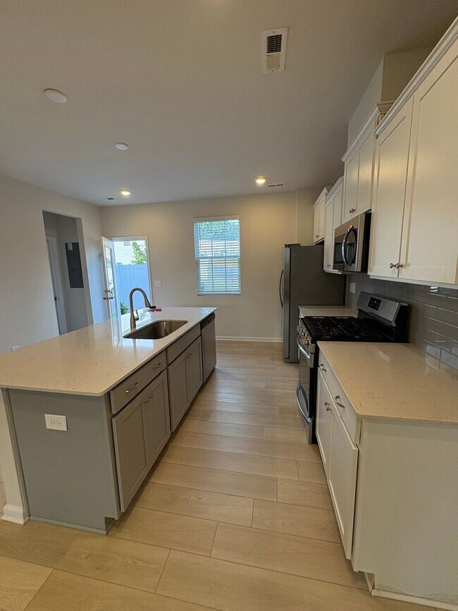 Foto del edificio - 3 Bedroom 2.5  Bath Townhome in Travelers ...