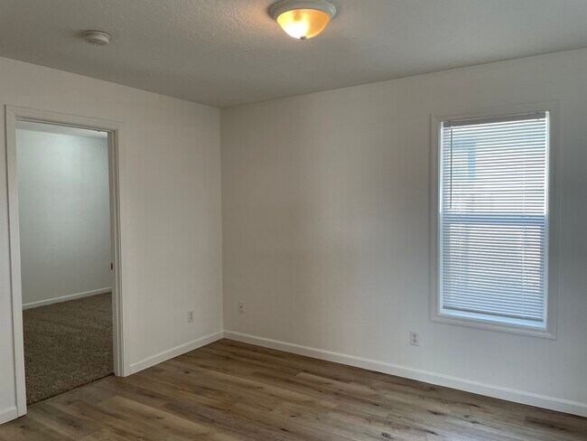 Living - 585 Richmond Ave SE