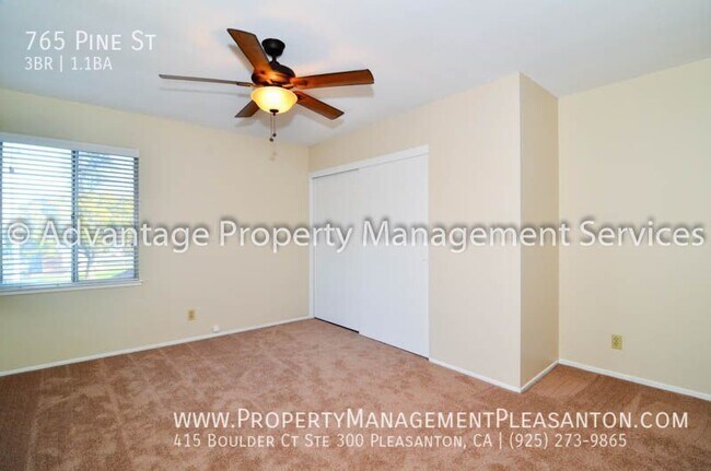 Building Photo - 3 Bed / 1.5 Bath 1,200 sq ft Townhouse nea...