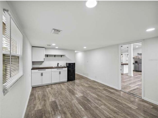 Building Photo - 3115 Skyview Dr