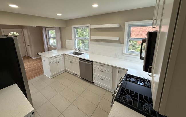 Building Photo - 30389 Hathaway