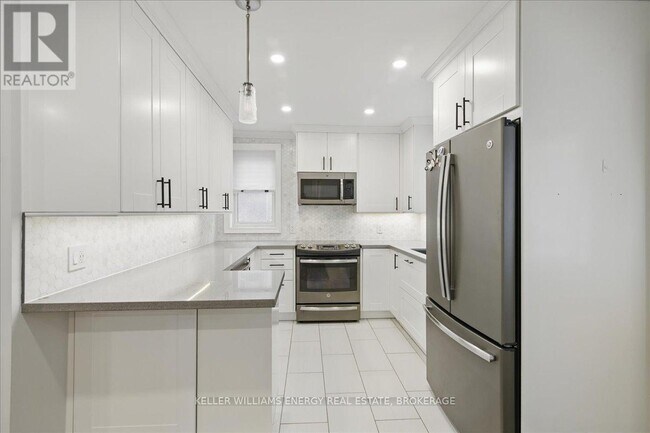 Building Photo - 115 Annes St