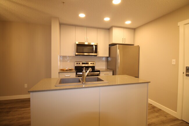 Photo du bâtiment - 1506 Tamarack Blvd NW