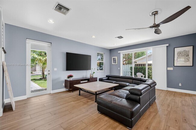 Foto del edificio - 608 SW 15th St