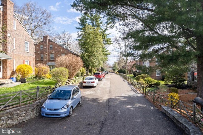 Foto del edificio - 2824 Midvale Ave