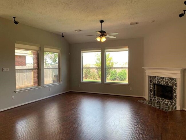 Building Photo - 12814 Carriage Glen Dr