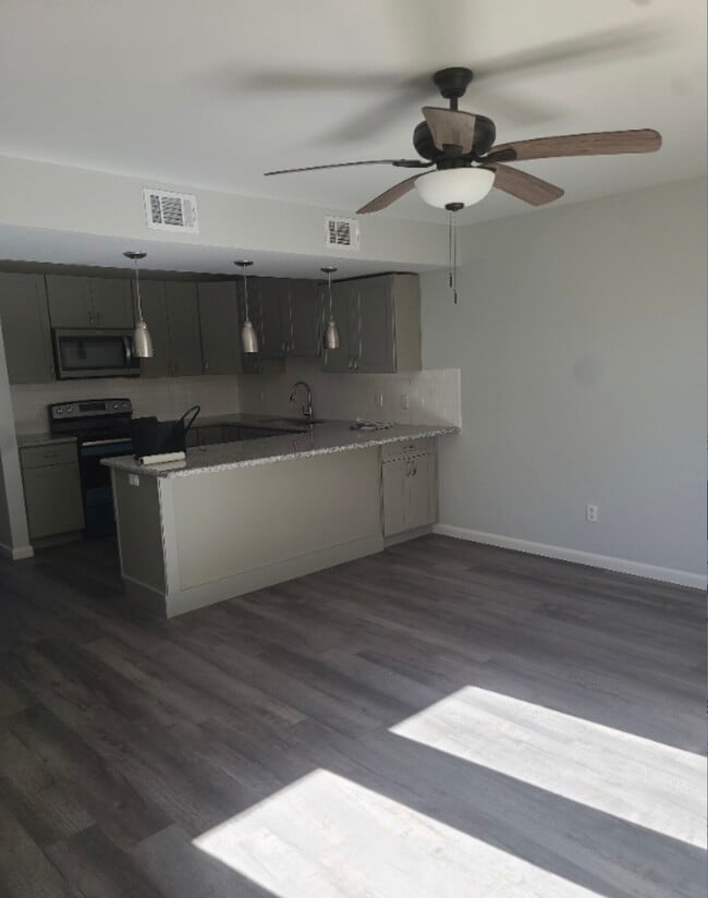 Foto del edificio - 4985 Catalina Cir