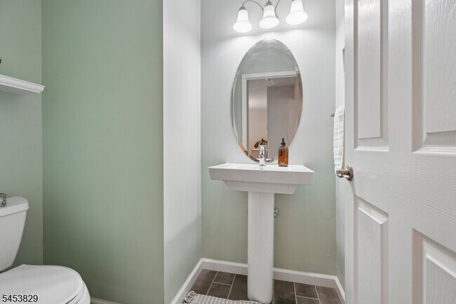Foto del edificio - 55 Greenbrook Dr
