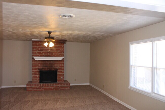 Building Photo - Updated 3 Bedroom/2 Bath/Carport/Storage Building Available Now!