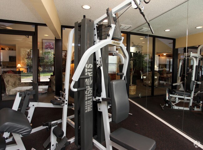 Gimnasio - Terrace Oaks & Olde Battleground