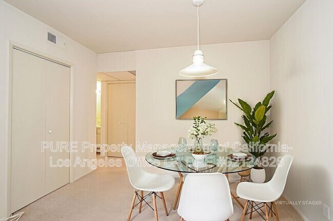 Foto del edificio - 8745 Delgany Ave