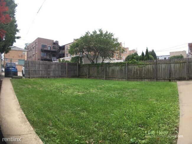 Foto del edificio - 2 br, 1 bath Apartment - 4422 N Damen Ave