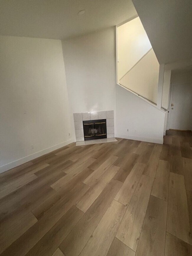 Foto del edificio - Newly Renovated 2 Bedroom / 1.5 Bathroom T...