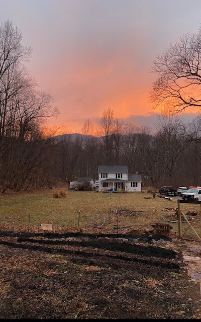 Foto del edificio - 1679 Glass Hollow Rd