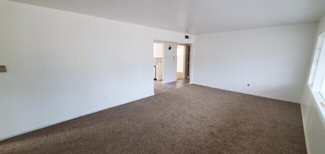 Building Photo - 323 San Saba Rd