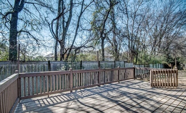 Building Photo - 121 Millhouse Drive