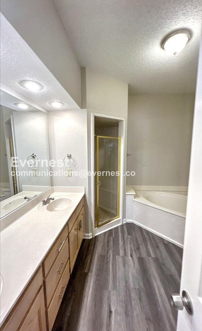 Foto del edificio - 1532 Lake Park Dr