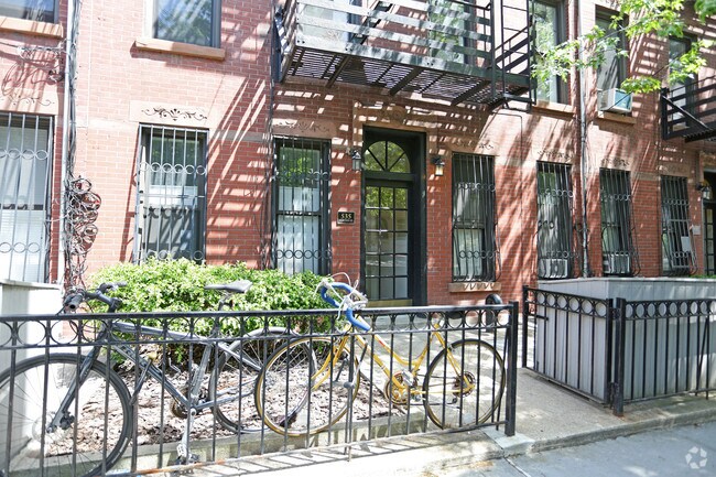 Foto del edificio - 535 Clinton St
