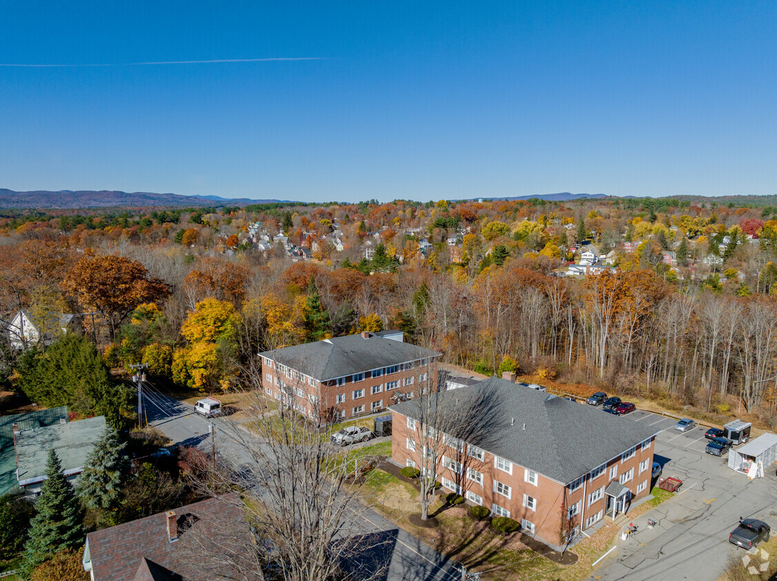 Primary Photo - Maple Leaf Apartments