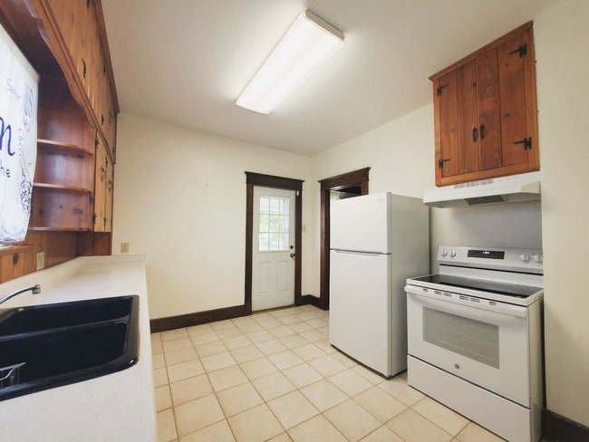 Building Photo - Spacious home on Colegate Drive