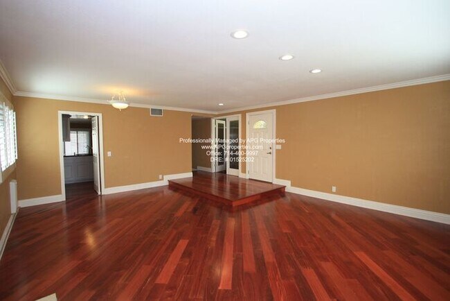 Foto del edificio - 9699 Shamrock Ave