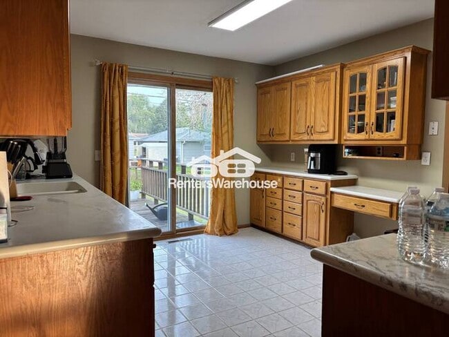 Building Photo - Available now is a bold vibrant 3 bed 2 ba...