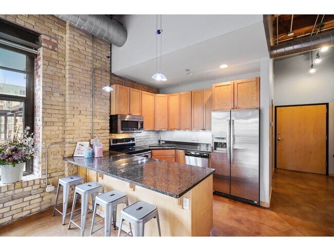 Building Photo - 607 S Washington Ave