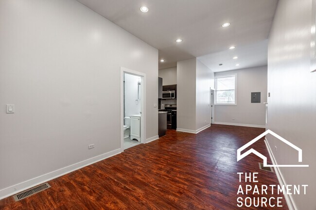Foto del edificio - 2945 W Rosemont Ave