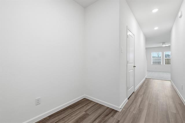 Building Photo - 2106 Mdw Pk Dr