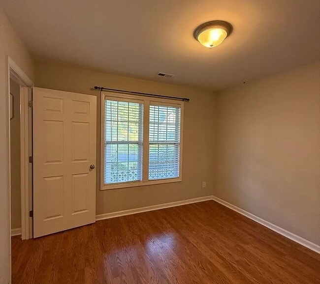 Foto del edificio - 382 Blossom Tree Ln SE