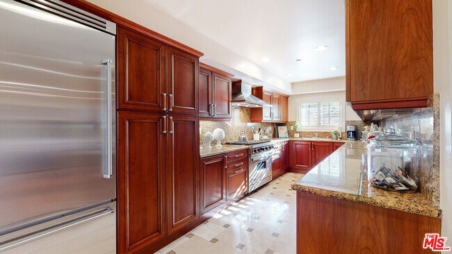 Foto del edificio - 118 S Clark Dr