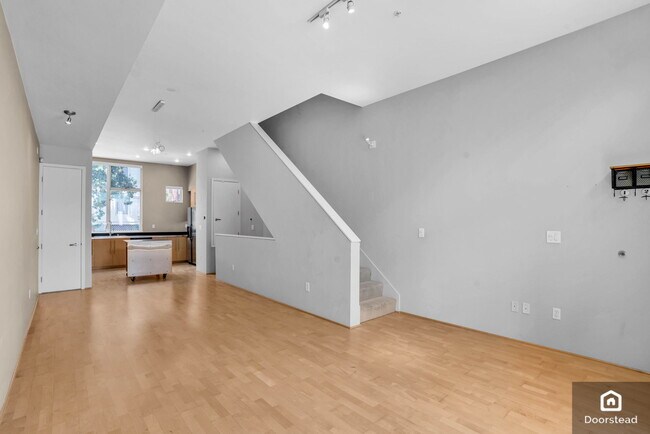 Building Photo - 16 Iron Horse Ln