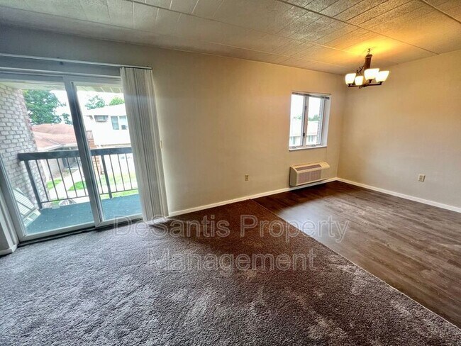 Building Photo - 510 Lunar Ln
