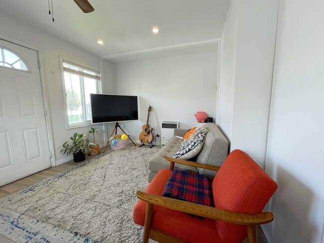 Building Photo - Atwater Village Bungalow Unit #3