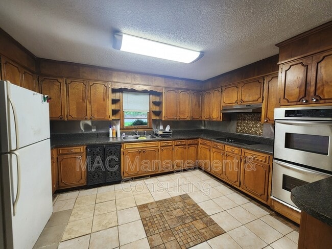Building Photo - 565 Dixon Springs Hwy