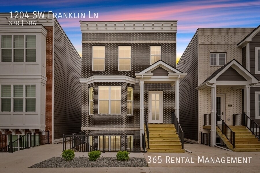 Foto principal - 1204 SW Franklin Dr