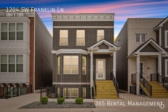 Building Photo - 1204 SW Franklin Dr