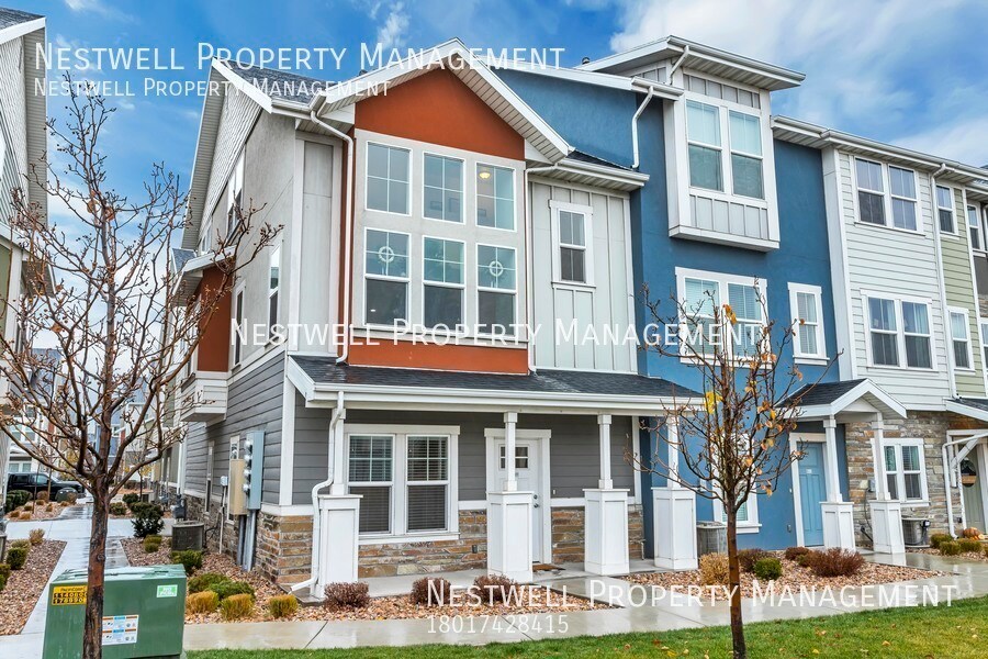Primary Photo - Stunning Three-Story Townhome in Vineyard