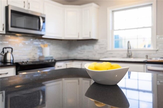 Building Photo - 231 Maple Ave