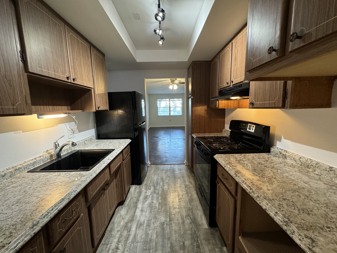 Primary Photo - 5920 18th St N