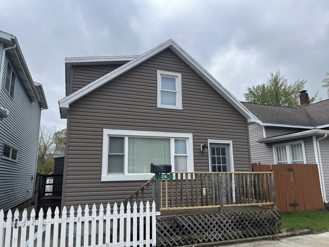 Primary Photo - 316 W 11th St