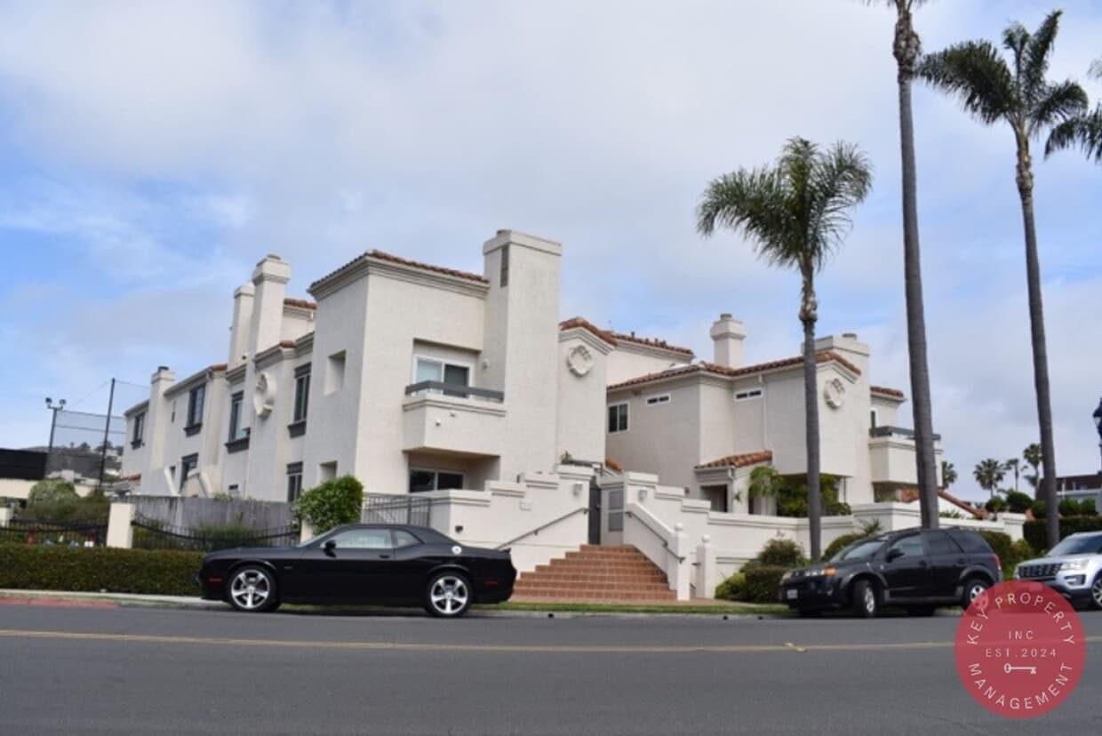 Primary Photo - Charming 3-Bedroom Condo in the Heart of L...