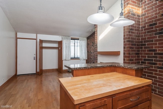 Building Photo - 1 br, 1 bath  - 2225 N Halsted St Apt 26