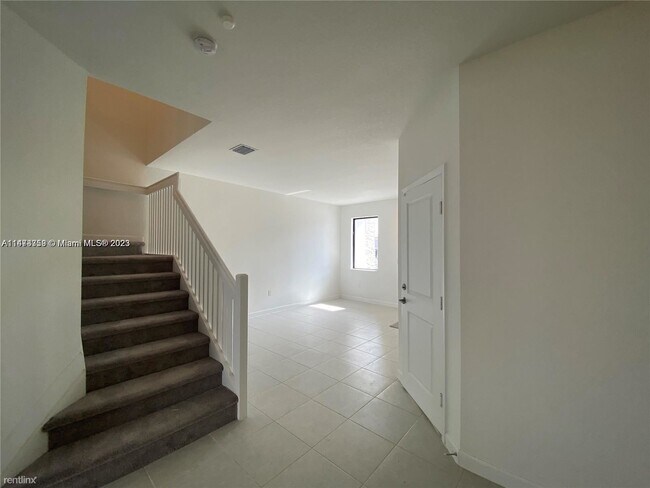 Foto del edificio - 4 br, 2.5 bath House - 20850 NE 7th Pl # 2...