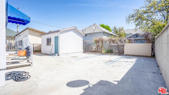 Building Photo - 1210 Irolo St